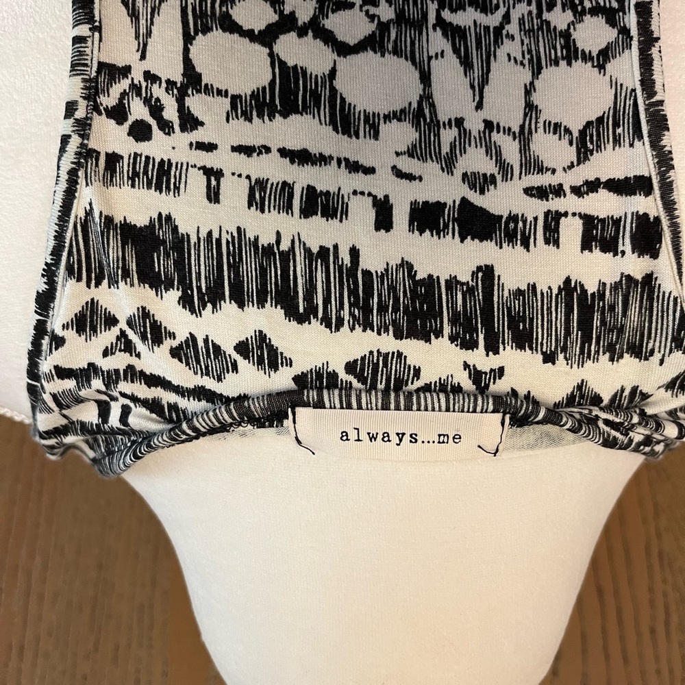Abstract Tank Top - Picture 3 of 4